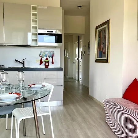 Villa Marina Di Pietrasanta With Private Pool 200M From The Beach Apartment Marina di Pietrasanta