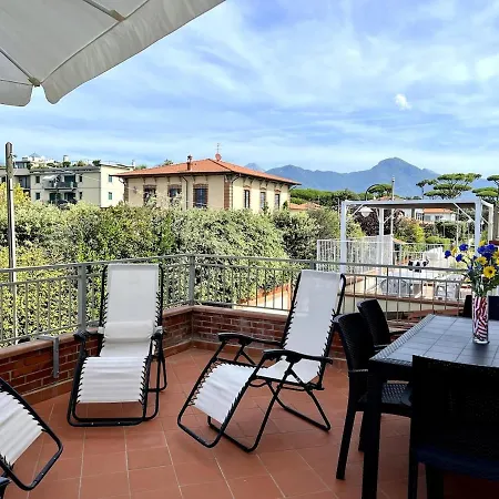 Villa Marina Di Pietrasanta With Private Pool 200M From The Beach Marina di Pietrasanta