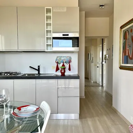 Apartment Villa Marina Di Pietrasanta With Private Pool 200M From The Beach