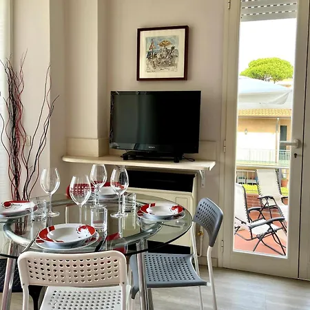Apartment Villa Marina Di Pietrasanta With Private Pool 200M From The Beach *