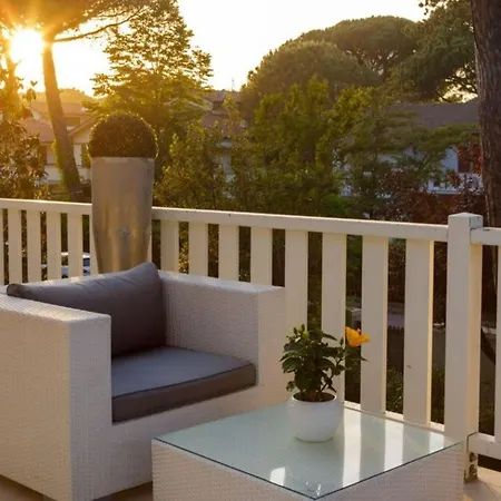 Apartment Villa Marina Di Pietrasanta With Private Pool 200M From The Beach *