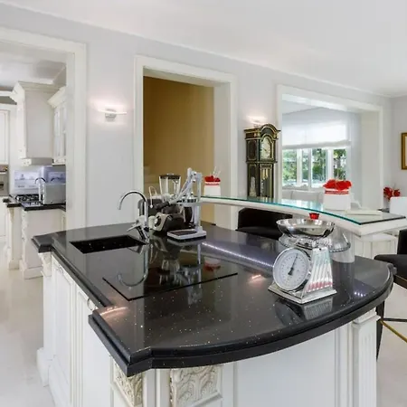 Villa Marina Di Pietrasanta With Private Pool 200M From The Beach Apartment