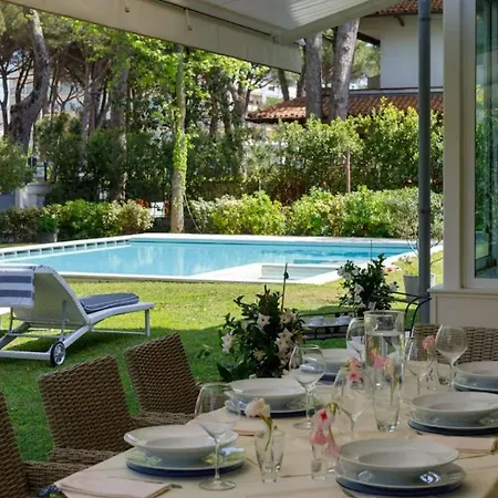 Apartment Villa Marina Di Pietrasanta With Private Pool 200M From The Beach *