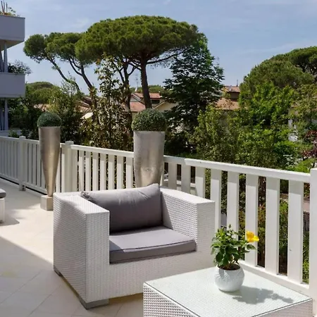 Apartment Villa Marina Di Pietrasanta With Private Pool 200M From The Beach *