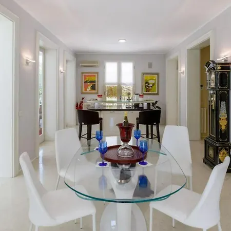 Villa Marina Di Pietrasanta With Private Pool 200M From The Beach Marina di Pietrasanta